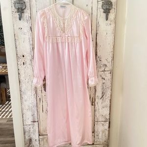 French Maid Size Small Womans Pink Ivory Lace Satin Soft Inside Nightgown Nighty